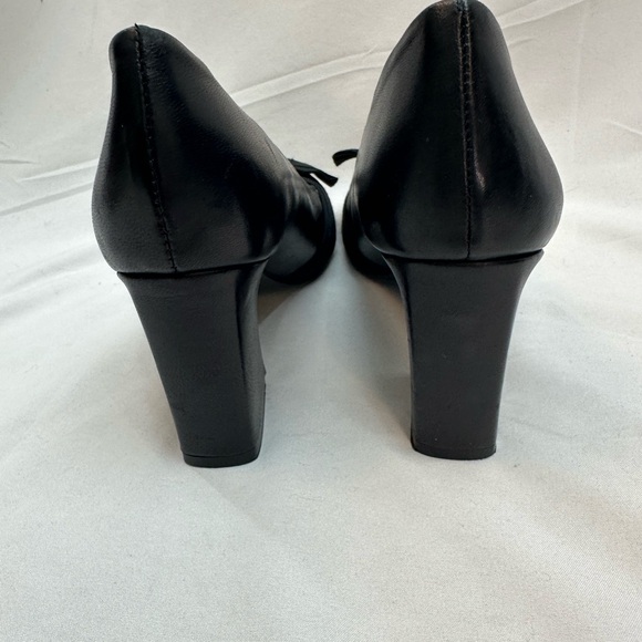 Brooks Brothers Classic Black Leather Heels with Bow 7.5 - Picture 5 of 6